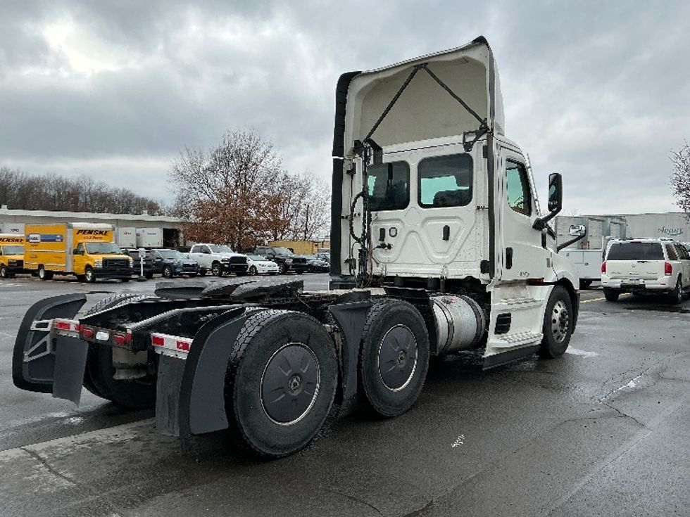 Day Cab Tractor-Heavy Duty Tractors-Freightliner-2022-T12664ST-Wilkes Barre-PA-721,609\n\t\tmiles-$ 33,000 - Image 7