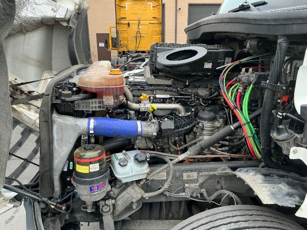 Day Cab Tractor-Heavy Duty Tractors-Freightliner-2022-T12664ST-Wilkes Barre-PA-742,143\n\t\tmiles-$ 33,000 - Image 16