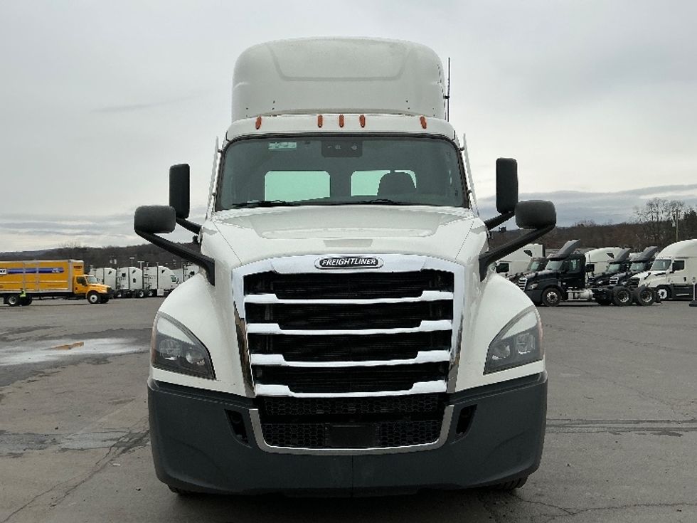 Day Cab Tractor-Heavy Duty Tractors-Freightliner-2022-T12664ST-Wilkes Barre-PA-742,143\n\t\tmiles-$ 33,000 - Image 2