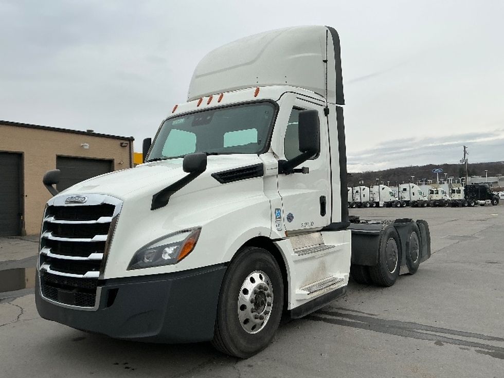 Day Cab Tractor-Heavy Duty Tractors-Freightliner-2022-T12664ST-Wilkes Barre-PA-742,143\n\t\tmiles-$ 33,000 - Image 3