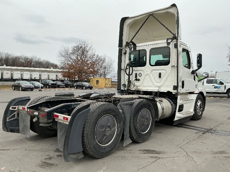 Day Cab Tractor-Heavy Duty Tractors-Freightliner-2022-T12664ST-Wilkes Barre-PA-742,143\n\t\tmiles-$ 33,000 - Image 7