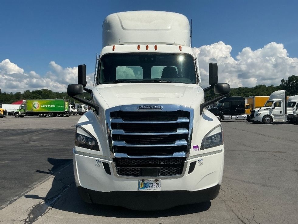 Day Cab Tractor-Heavy Duty Tractors-Freightliner-2022-T12664ST-Wilkes Barre-PA-786,377\n\t\tmiles-$ 34,000 - Image 2