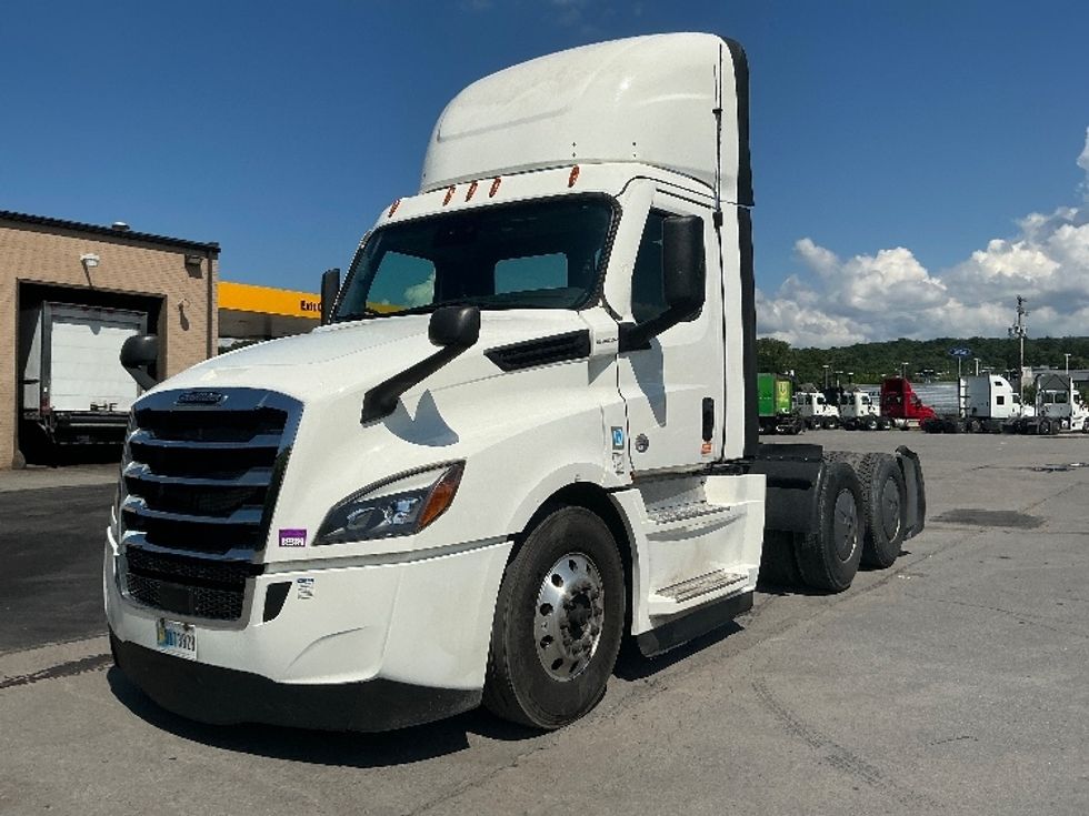 Day Cab Tractor-Heavy Duty Tractors-Freightliner-2022-T12664ST-Wilkes Barre-PA-786,377\n\t\tmiles-$ 34,000 - Image 3