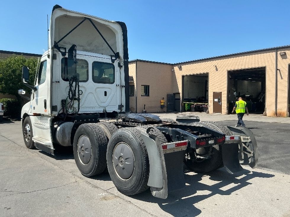 Day Cab Tractor-Heavy Duty Tractors-Freightliner-2022-T12664ST-Wilkes Barre-PA-786,377\n\t\tmiles-$ 34,000 - Image 5