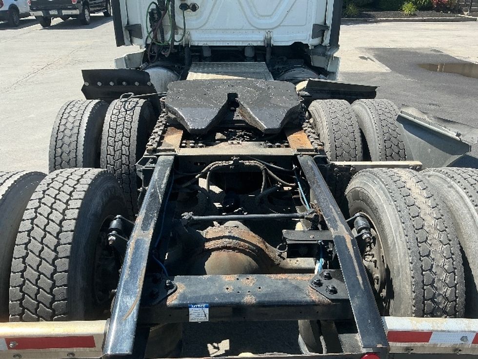 Day Cab Tractor-Heavy Duty Tractors-Freightliner-2022-T12664ST-Wilkes Barre-PA-786,377\n\t\tmiles-$ 34,000 - Image 6