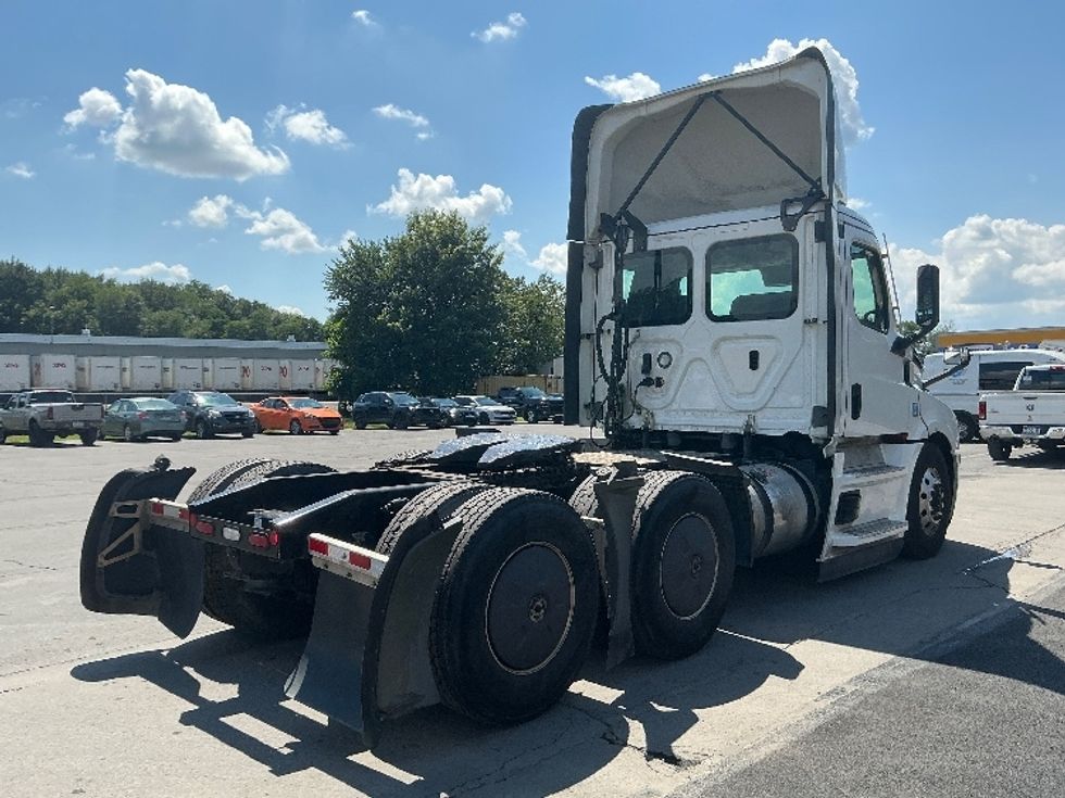 Day Cab Tractor-Heavy Duty Tractors-Freightliner-2022-T12664ST-Wilkes Barre-PA-786,377\n\t\tmiles-$ 34,000 - Image 7