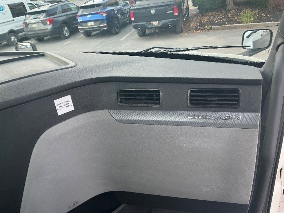 Day Cab Tractor-Heavy Duty Tractors-Freightliner-2022-T12664ST-Wilkes Barre-PA-817,471\n\t\tmiles-$ 34,000 - Image 13