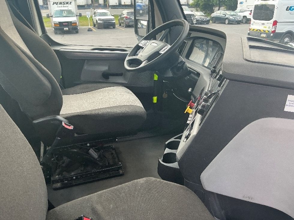 Day Cab Tractor-Heavy Duty Tractors-Freightliner-2022-T12664ST-Wilkes Barre-PA-817,471\n\t\tmiles-$ 34,000 - Image 14