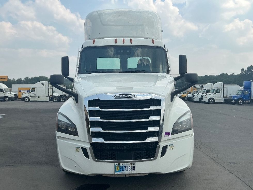 Day Cab Tractor-Heavy Duty Tractors-Freightliner-2022-T12664ST-Wilkes Barre-PA-817,471\n\t\tmiles-$ 34,000 - Image 2