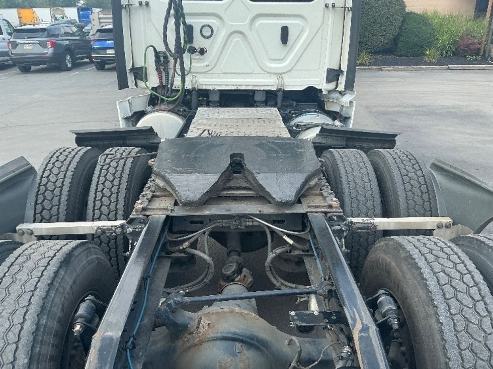 Day Cab Tractor-Heavy Duty Tractors-Freightliner-2022-T12664ST-Wilkes Barre-PA-817,471\n\t\tmiles-$ 34,000 - Image 6