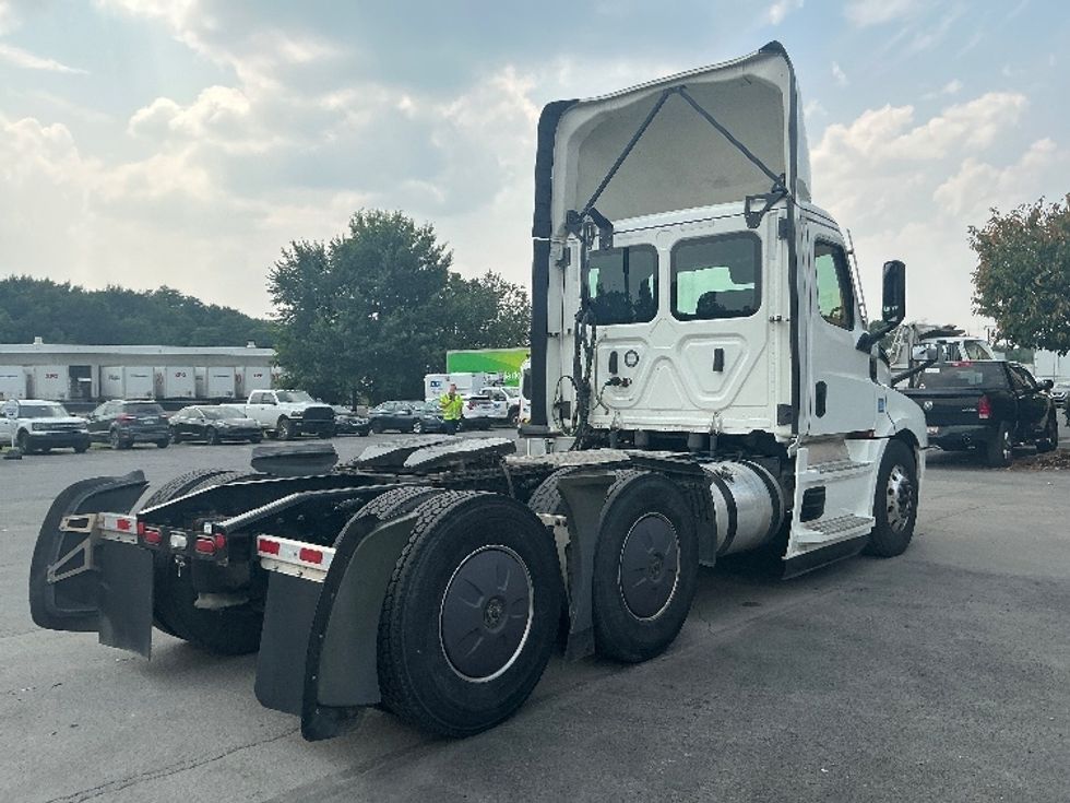 Day Cab Tractor-Heavy Duty Tractors-Freightliner-2022-T12664ST-Wilkes Barre-PA-817,471\n\t\tmiles-$ 34,000 - Image 7