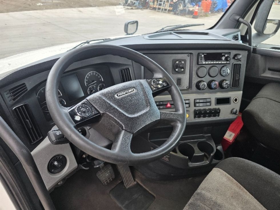 Day Cab Tractor-Heavy Duty Tractors-Freightliner-2022-T12684ST-Flat Rock-MI-615,882\n\t\tmiles-$ 49,750 - Image 10