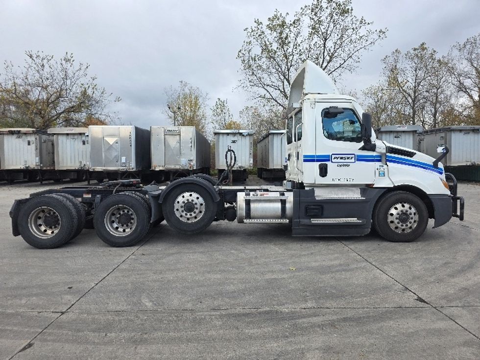 Day Cab Tractor-Heavy Duty Tractors-Freightliner-2022-T12684ST-Flat Rock-MI-615,882\n\t\tmiles-$ 49,750 - Image 8