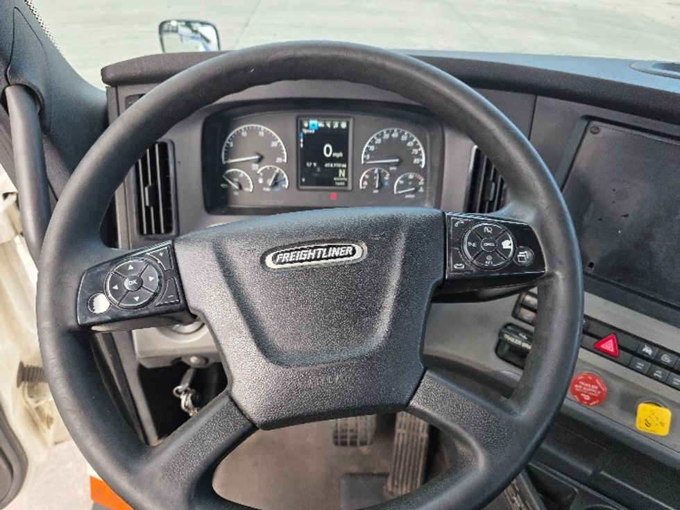 Day Cab Tractor-Heavy Duty Tractors-Freightliner-2022-T12684ST-Flat Rock-MI-654,946\n\t\tmiles-$ 44,750 - Image 11