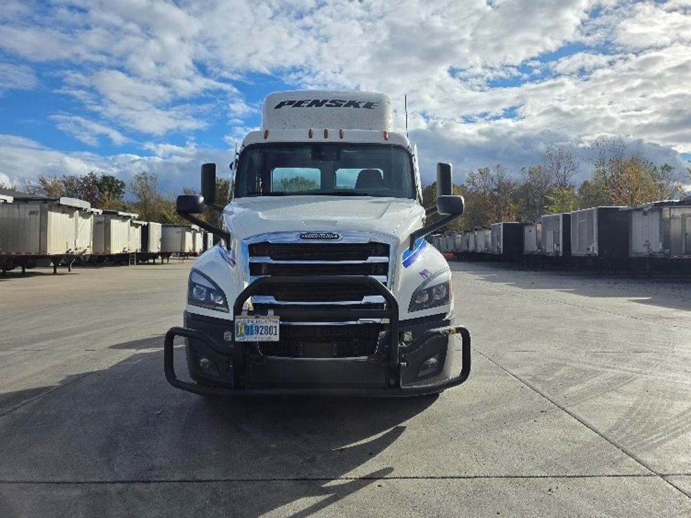 Day Cab Tractor-Heavy Duty Tractors-Freightliner-2022-T12684ST-Flat Rock-MI-654,946\n\t\tmiles-$ 44,750 - Image 2