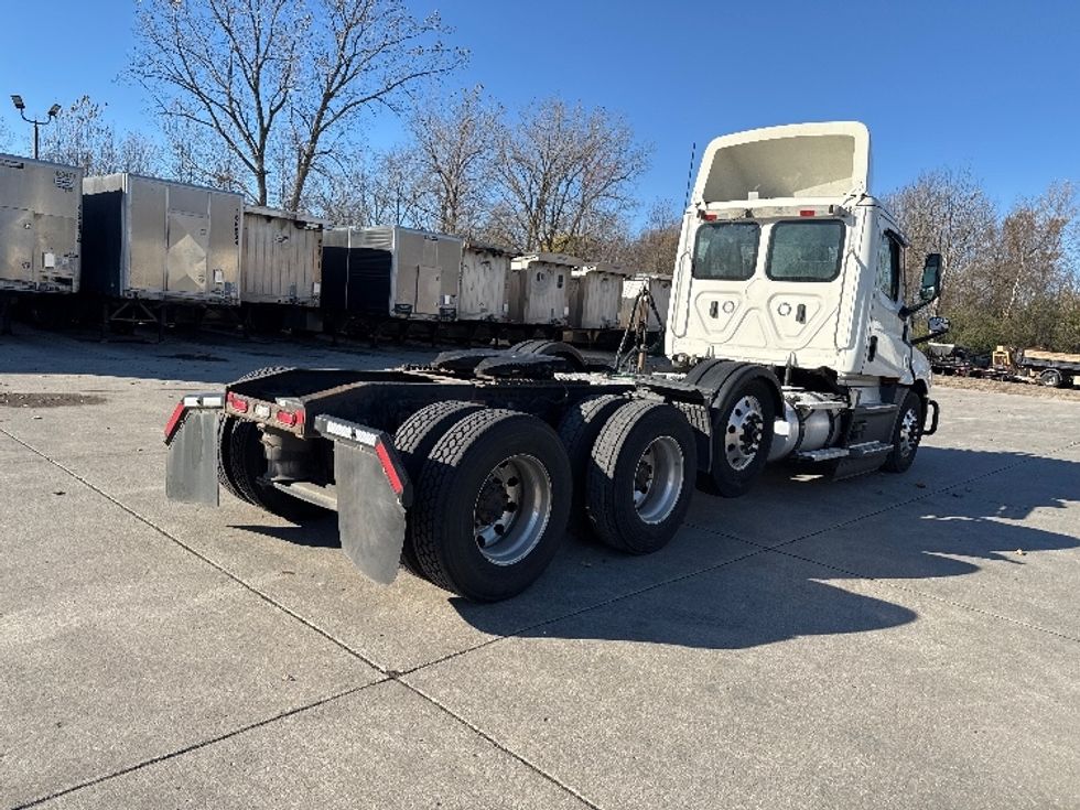 Day Cab Tractor-Heavy Duty Tractors-Freightliner-2022-T12684ST-Flat Rock-MI-681,360\n\t\tmiles-$ 42,000 - Image 13