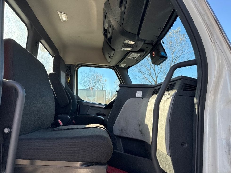 Day Cab Tractor-Heavy Duty Tractors-Freightliner-2022-T12684ST-Flat Rock-MI-681,360\n\t\tmiles-$ 42,000 - Image 15