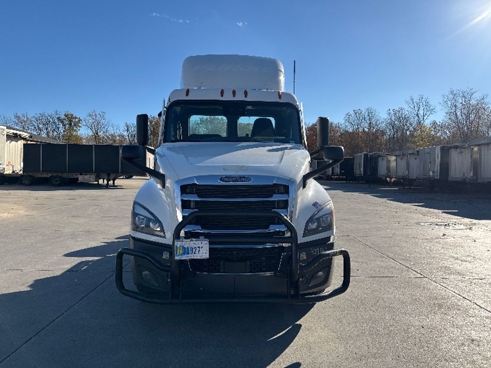 Day Cab Tractor-Heavy Duty Tractors-Freightliner-2022-T12684ST-Flat Rock-MI-681,360\n\t\tmiles-$ 42,000 - Image 3