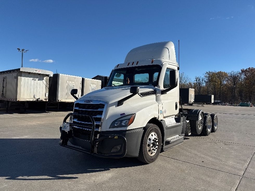 Day Cab Tractor-Heavy Duty Tractors-Freightliner-2022-T12684ST-Flat Rock-MI-681,360\n\t\tmiles-$ 42,000 - Image 4