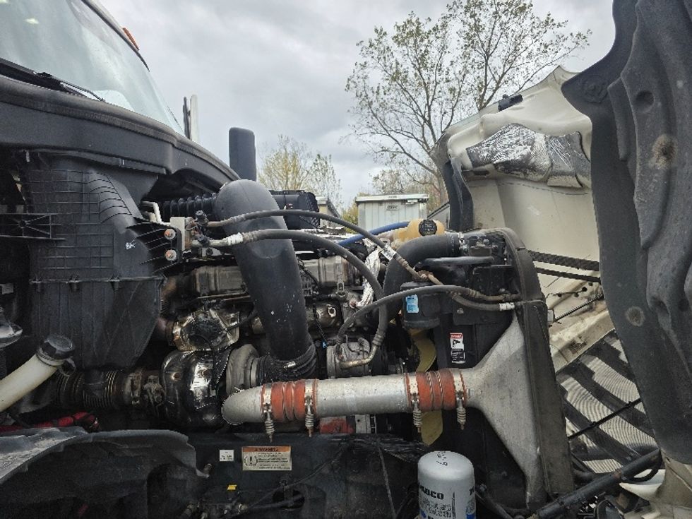 Day Cab Tractor-Heavy Duty Tractors-Freightliner-2022-T12684ST-Flat Rock-MI-739,455\n\t\tmiles-$ 39,250 - Image 15