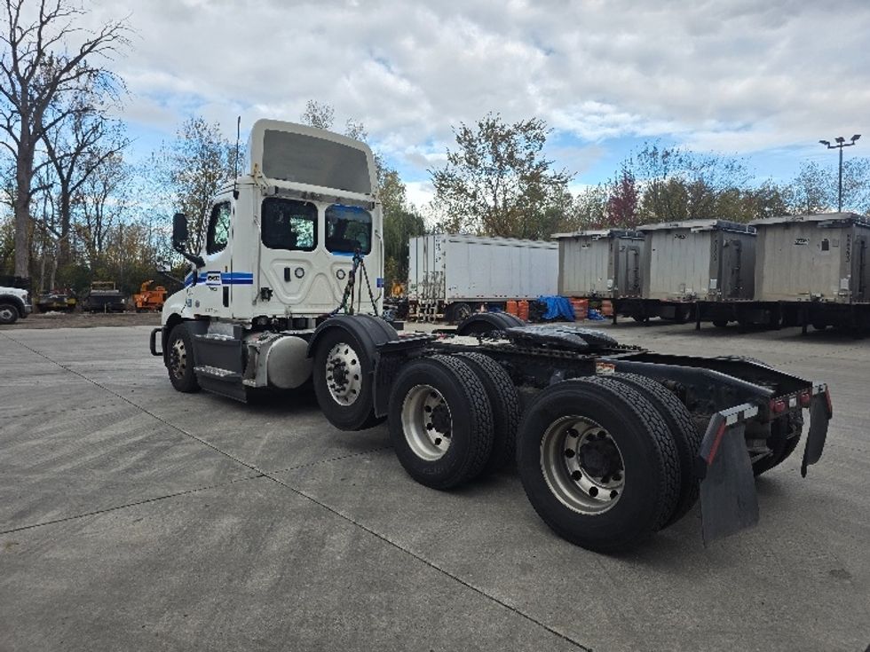 Day Cab Tractor-Heavy Duty Tractors-Freightliner-2022-T12684ST-Flat Rock-MI-739,455\n\t\tmiles-$ 39,250 - Image 5