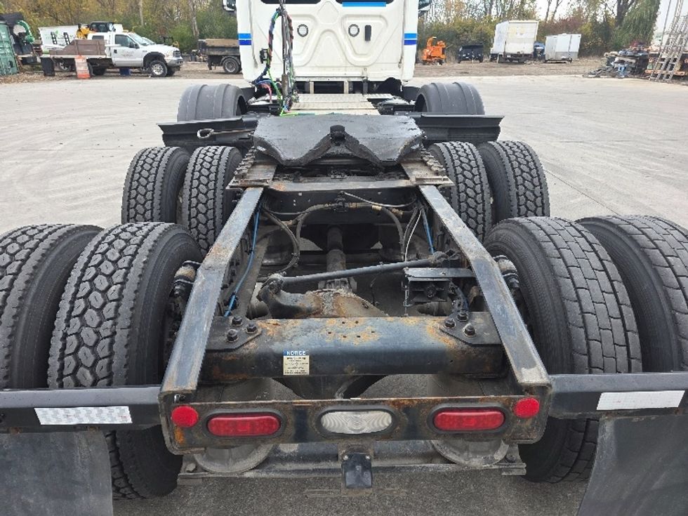 Day Cab Tractor-Heavy Duty Tractors-Freightliner-2022-T12684ST-Flat Rock-MI-739,455\n\t\tmiles-$ 39,250 - Image 6