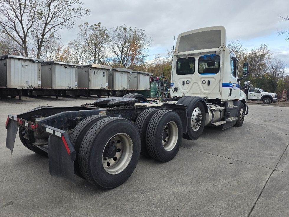 Day Cab Tractor-Heavy Duty Tractors-Freightliner-2022-T12684ST-Flat Rock-MI-739,455\n\t\tmiles-$ 39,250 - Image 7