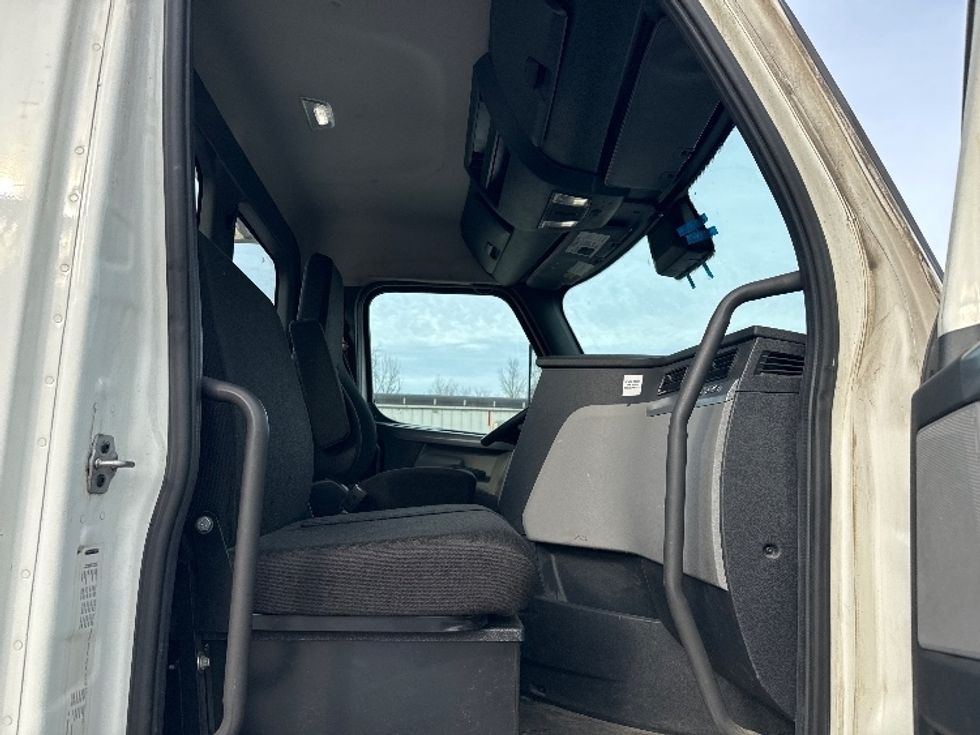 Day Cab Tractor-Heavy Duty Tractors-Freightliner-2022-T12684ST-Flat Rock-MI-753,462\n\t\tmiles-$ 39,250 - Image 12