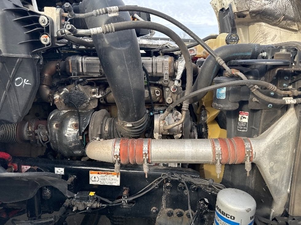 Day Cab Tractor-Heavy Duty Tractors-Freightliner-2022-T12684ST-Flat Rock-MI-753,462\n\t\tmiles-$ 39,250 - Image 14