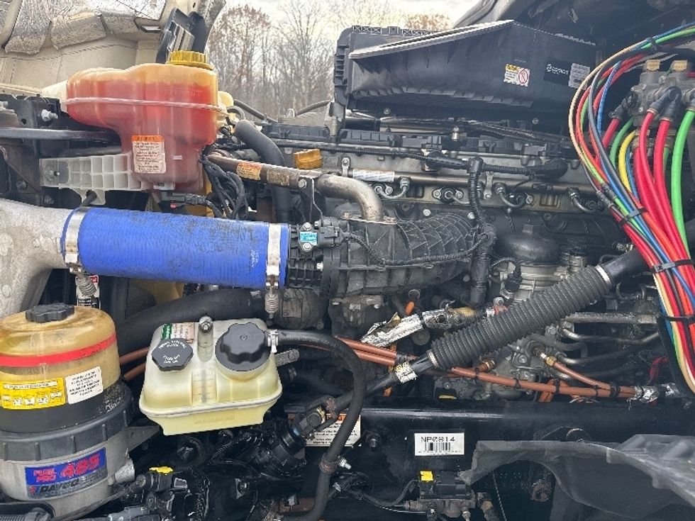 Day Cab Tractor-Heavy Duty Tractors-Freightliner-2022-T12684ST-Flat Rock-MI-753,462\n\t\tmiles-$ 39,250 - Image 15