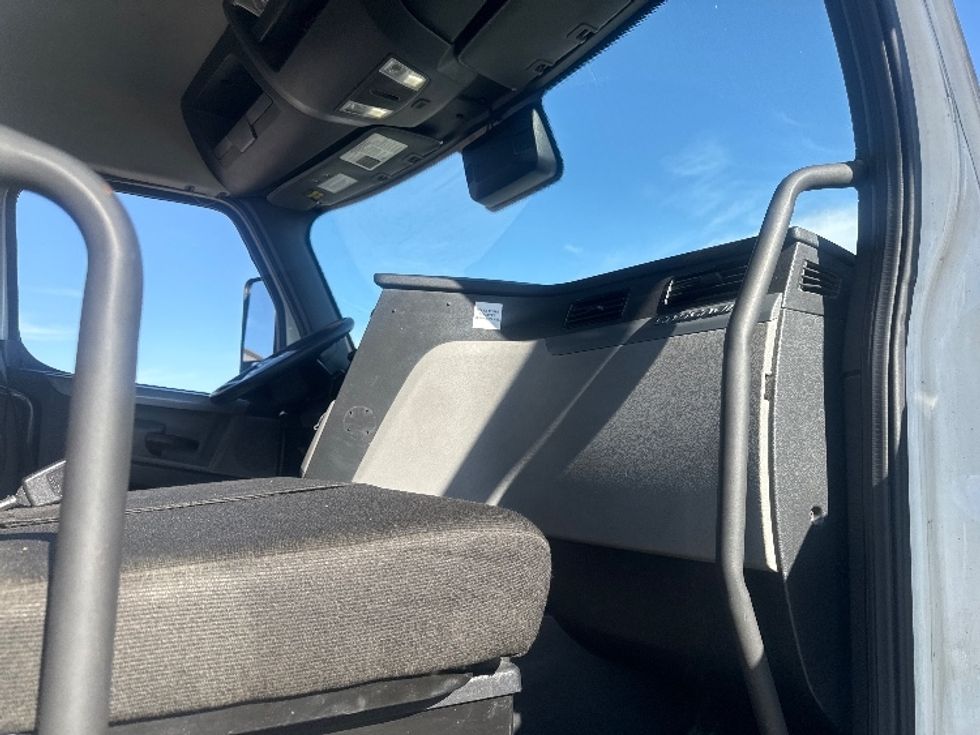 Day Cab Tractor-Heavy Duty Tractors-Freightliner-2022-T12684ST-Omaha-NE-573,418\n\t\tmiles-$ 60,750 - Image 7