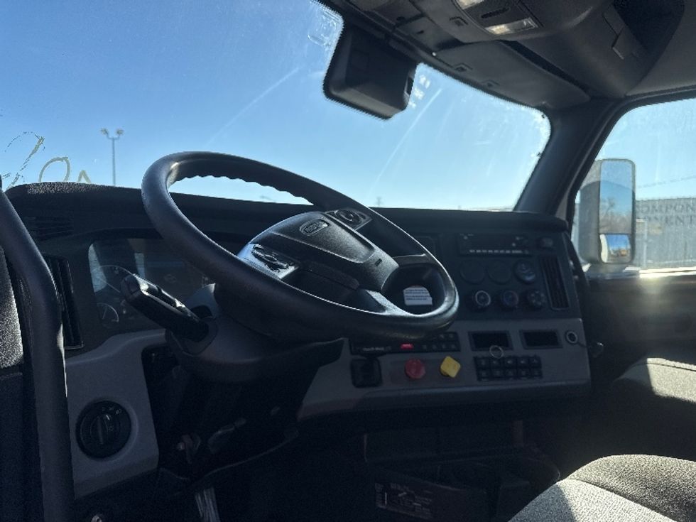 Day Cab Tractor-Heavy Duty Tractors-Freightliner-2022-T12684ST-Omaha-NE-580,150\n\t\tmiles-$ 67,500 - Image 10