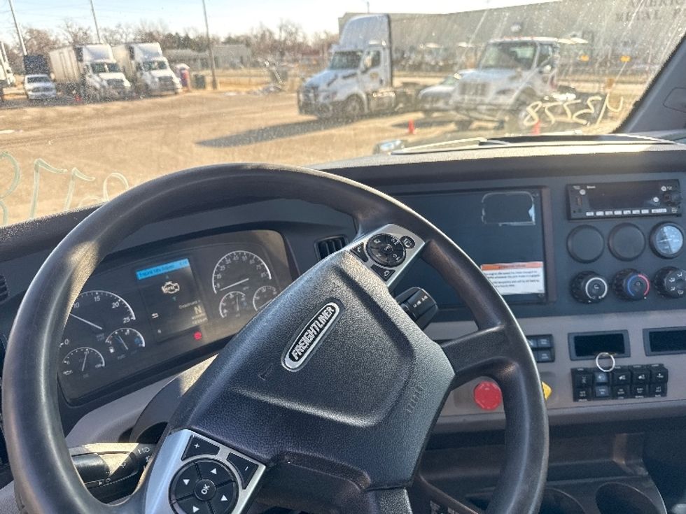 Day Cab Tractor-Heavy Duty Tractors-Freightliner-2022-T12684ST-Omaha-NE-580,150\n\t\tmiles-$ 67,500 - Image 11