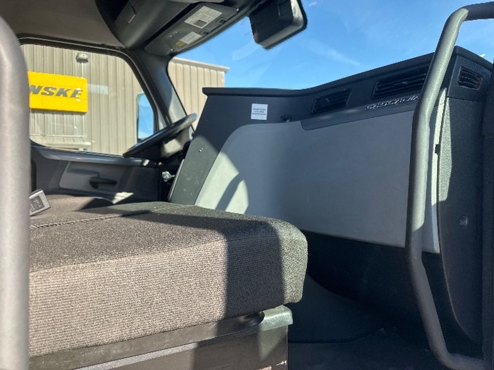 Day Cab Tractor-Heavy Duty Tractors-Freightliner-2022-T12684ST-Omaha-NE-580,150\n\t\tmiles-$ 67,500 - Image 12