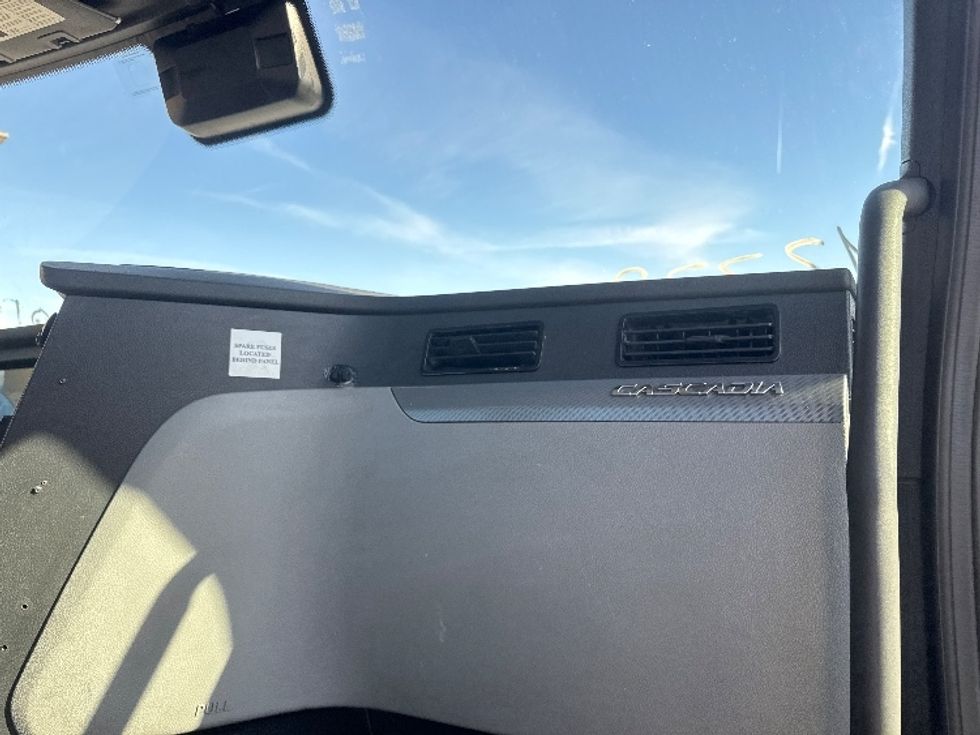 Day Cab Tractor-Heavy Duty Tractors-Freightliner-2022-T12684ST-Omaha-NE-580,150\n\t\tmiles-$ 67,500 - Image 13