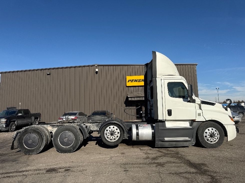 Day Cab Tractor-Heavy Duty Tractors-Freightliner-2022-T12684ST-Omaha-NE-580,150\n\t\tmiles-$ 67,500 - Image 8