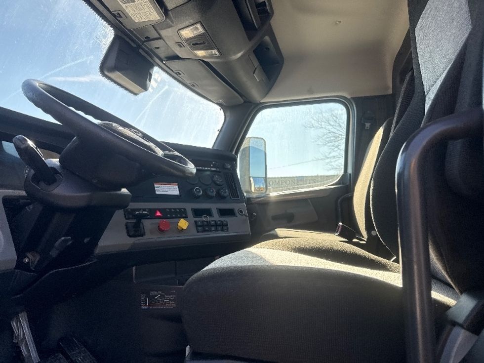 Day Cab Tractor-Heavy Duty Tractors-Freightliner-2022-T12684ST-Omaha-NE-580,150\n\t\tmiles-$ 67,500 - Image 9