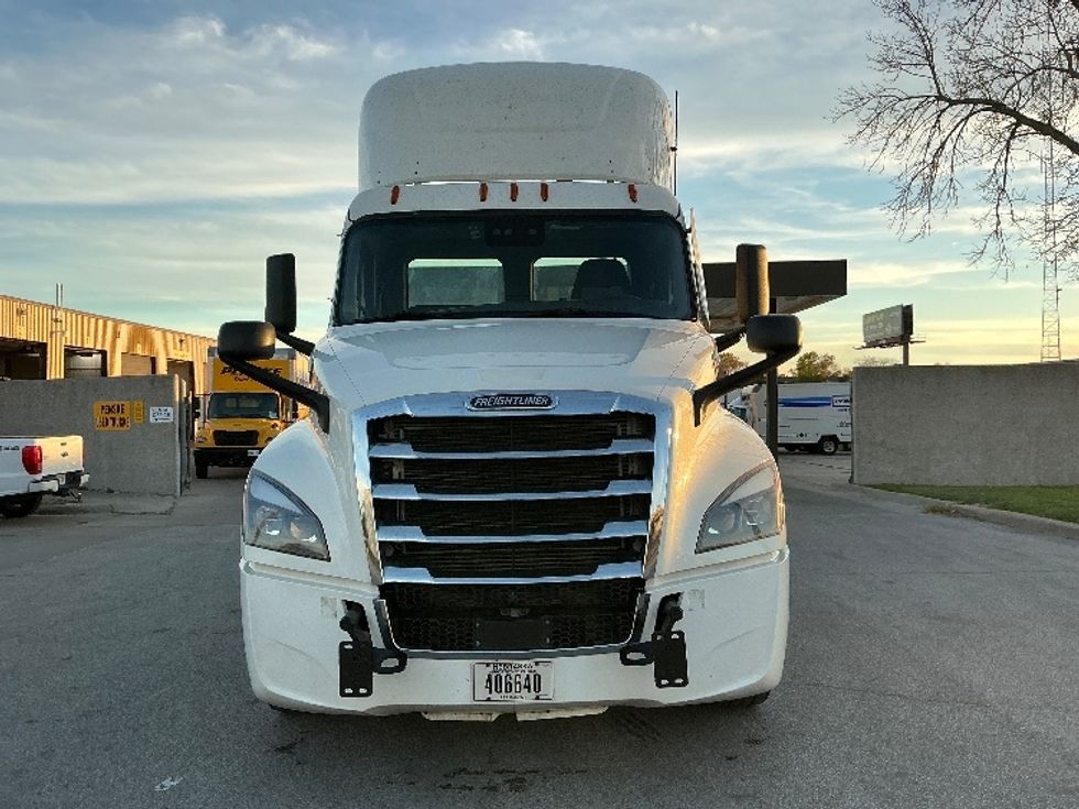 Day Cab Tractor-Heavy Duty Tractors-Freightliner-2022-T12684ST-Omaha-NE-593,117\n\t\tmiles-$ 58,250 - Image 2
