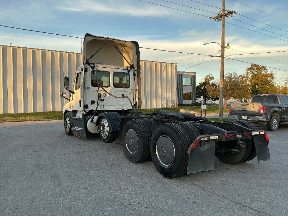 Day Cab Tractor-Heavy Duty Tractors-Freightliner-2022-T12684ST-Omaha-NE-593,117\n\t\tmiles-$ 58,250 - Image 5