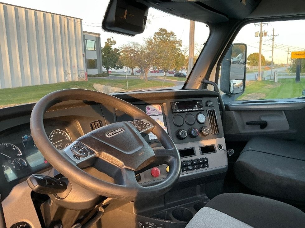 Day Cab Tractor-Heavy Duty Tractors-Freightliner-2022-T12684ST-Omaha-NE-603,567\n\t\tmiles-$ 55,500 - Image 10