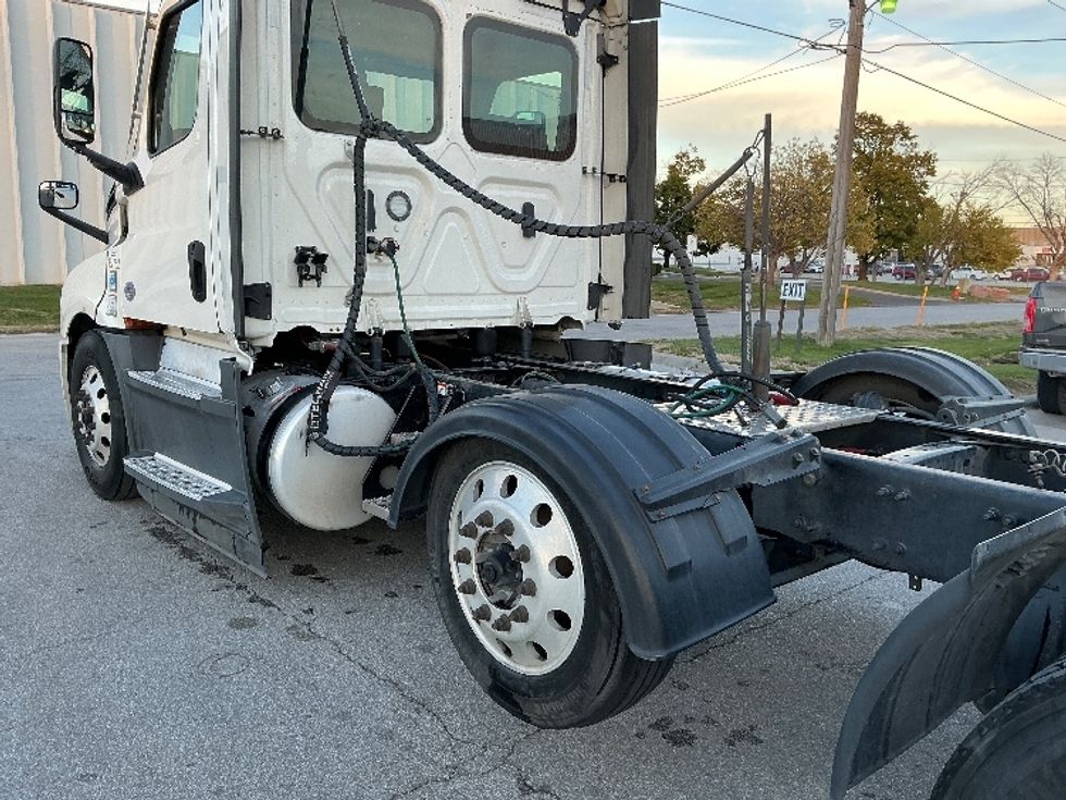 Day Cab Tractor-Heavy Duty Tractors-Freightliner-2022-T12684ST-Omaha-NE-603,567\n\t\tmiles-$ 55,500 - Image 17