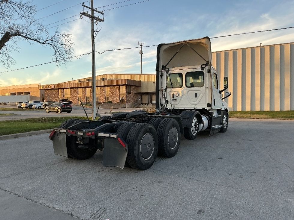 Day Cab Tractor-Heavy Duty Tractors-Freightliner-2022-T12684ST-Omaha-NE-603,567\n\t\tmiles-$ 55,500 - Image 7