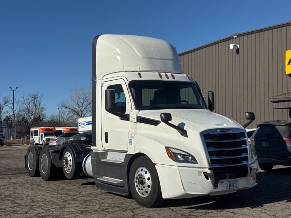 Day Cab Tractor-Heavy Duty Tractors-Freightliner-2022-T12684ST-Omaha-NE-629,653\n\t\tmiles-$ 54,000 - Image 1