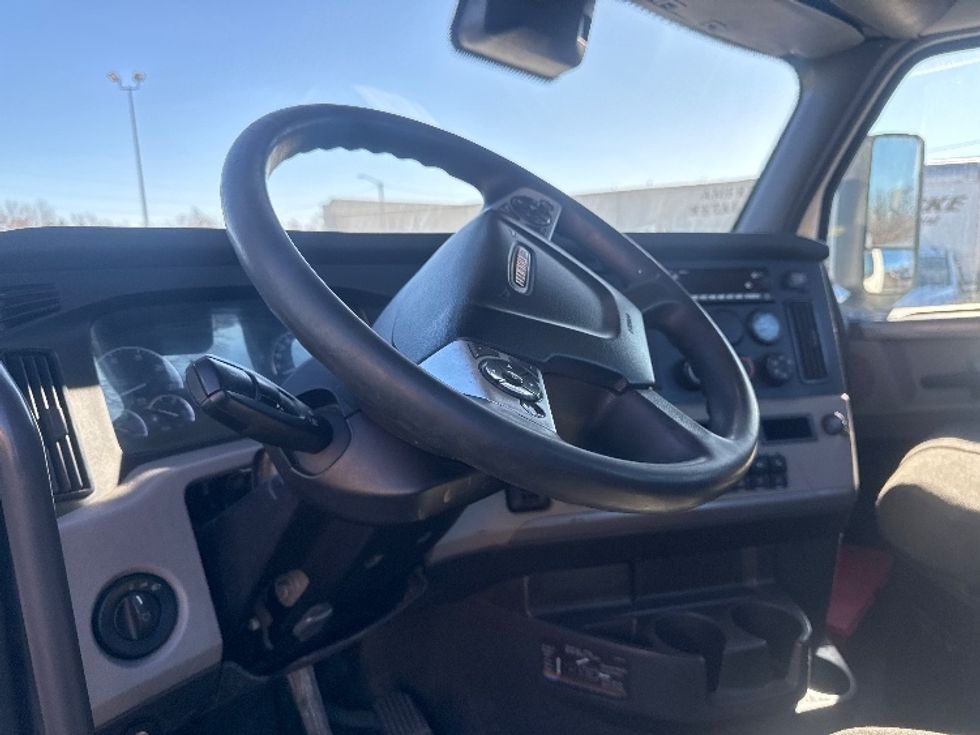 Day Cab Tractor-Heavy Duty Tractors-Freightliner-2022-T12684ST-Omaha-NE-629,653\n\t\tmiles-$ 54,000 - Image 10