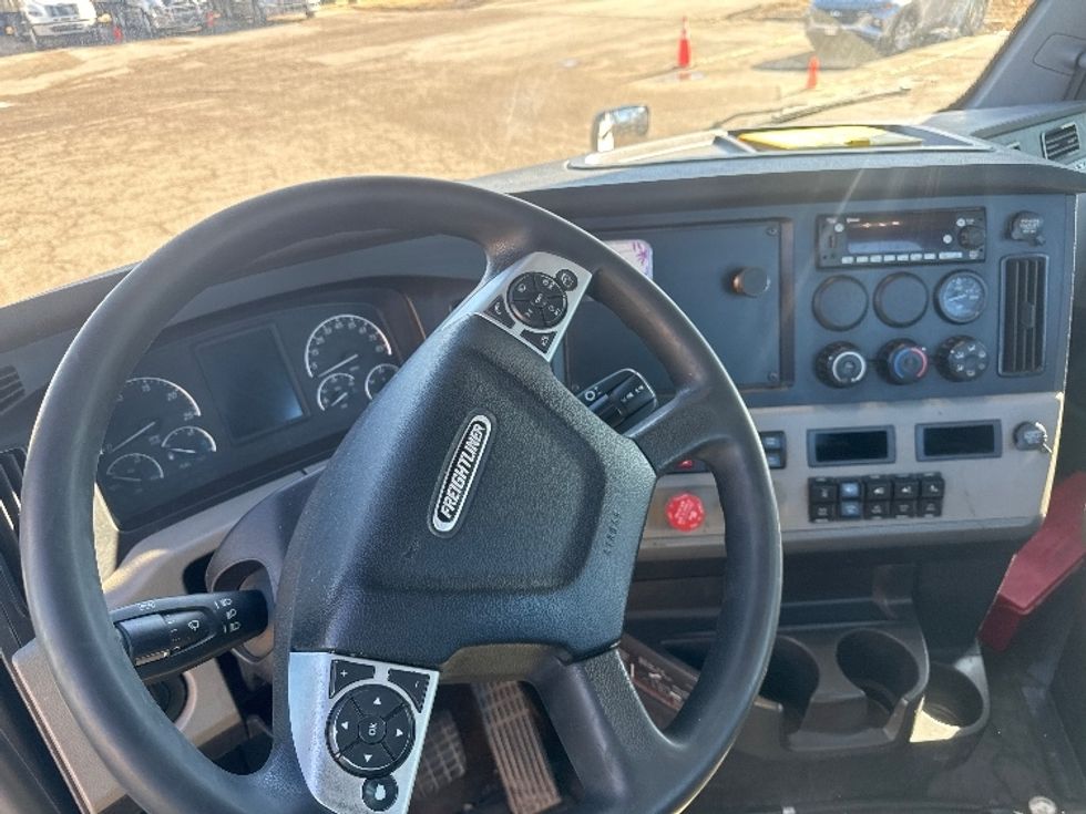 Day Cab Tractor-Heavy Duty Tractors-Freightliner-2022-T12684ST-Omaha-NE-629,653\n\t\tmiles-$ 54,000 - Image 11