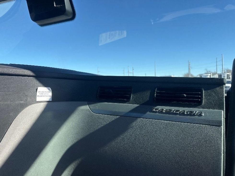 Day Cab Tractor-Heavy Duty Tractors-Freightliner-2022-T12684ST-Omaha-NE-629,653\n\t\tmiles-$ 54,000 - Image 13