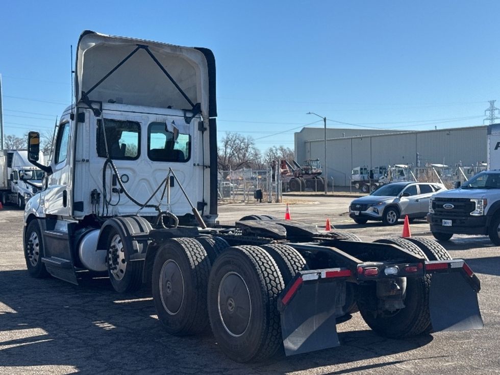 Day Cab Tractor-Heavy Duty Tractors-Freightliner-2022-T12684ST-Omaha-NE-629,653\n\t\tmiles-$ 54,000 - Image 5