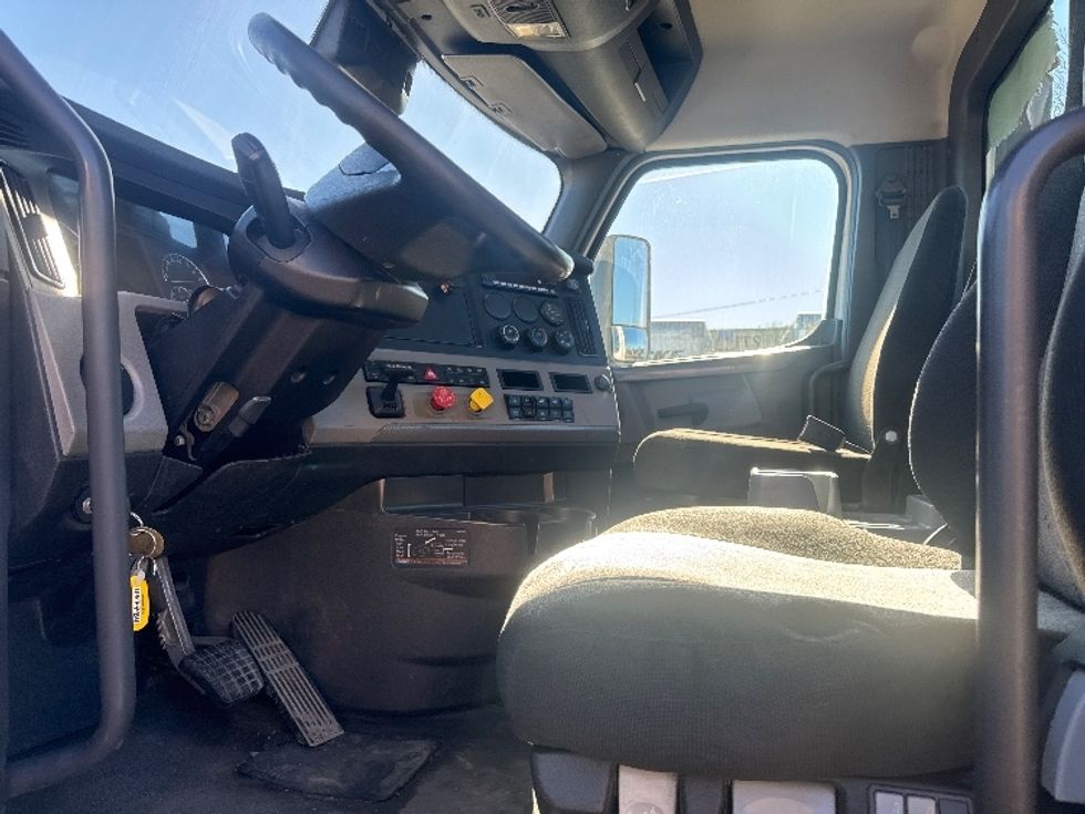 Day Cab Tractor-Heavy Duty Tractors-Freightliner-2022-T12684ST-Omaha-NE-629,653\n\t\tmiles-$ 54,000 - Image 9
