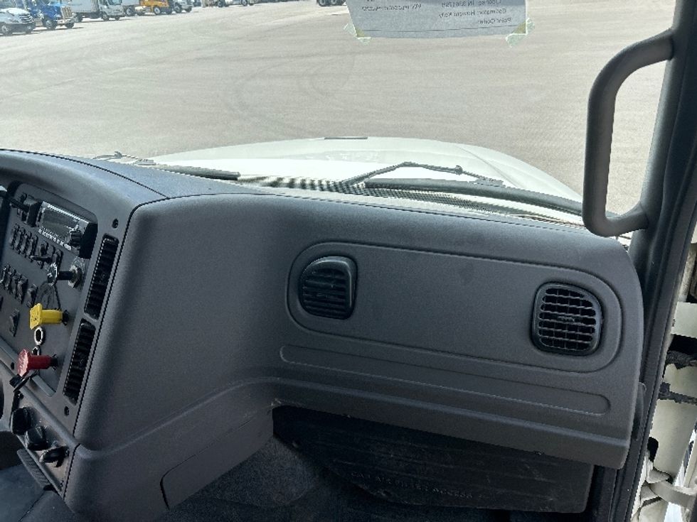 Day Cab Tractor-Heavy Duty Tractors-Freightliner-2023-M211242S-Byron Center-MI-197,871\n\t\tmiles-$ 64,000 - Image 13