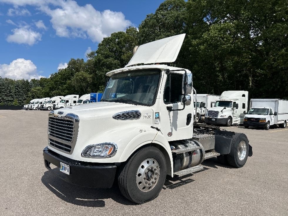 Day Cab Tractor-Heavy Duty Tractors-Freightliner-2023-M211242S-Byron Center-MI-197,871\n\t\tmiles-$ 64,000 - Image 3